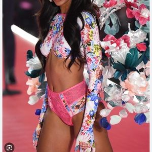 Victoria Secret X mary katrantzou Top. Large new